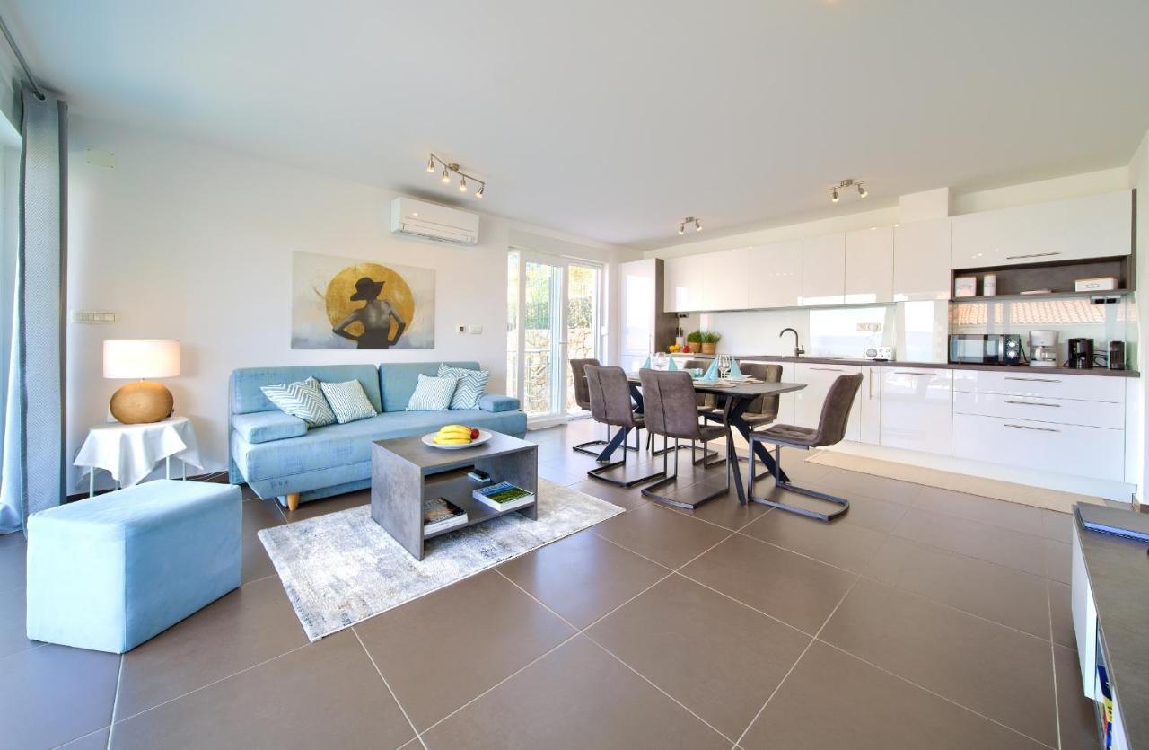 Villa Solis Lacus Modern Apartment - Private Heated Pool - Smart Tv Sky X - Free Parking Njivice Dış mekan fotoğraf