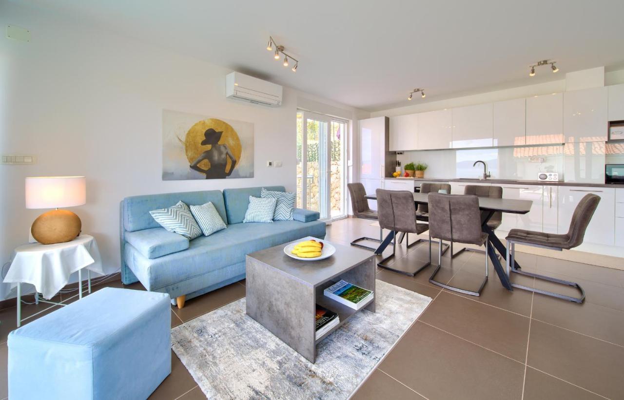 Villa Solis Lacus Modern Apartment - Private Heated Pool - Smart Tv Sky X - Free Parking Njivice Dış mekan fotoğraf