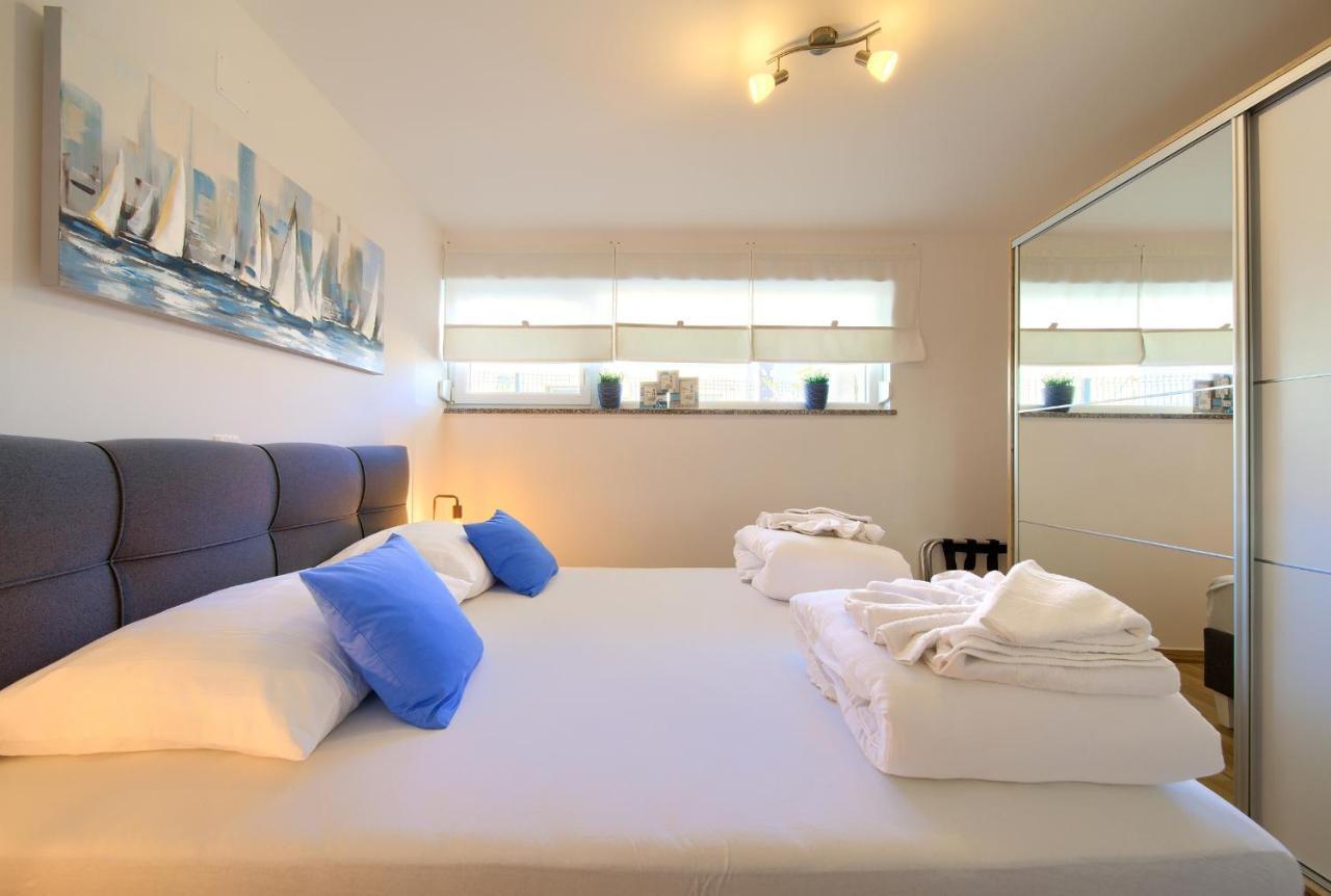 Villa Solis Lacus Modern Apartment - Private Heated Pool - Smart Tv Sky X - Free Parking Njivice Dış mekan fotoğraf