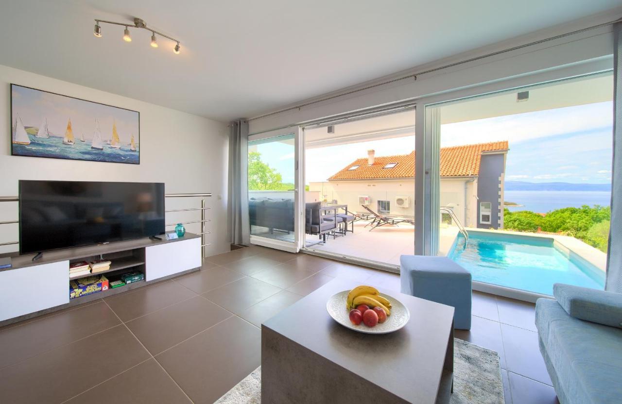 Villa Solis Lacus Modern Apartment - Private Heated Pool - Smart Tv Sky X - Free Parking Njivice Dış mekan fotoğraf