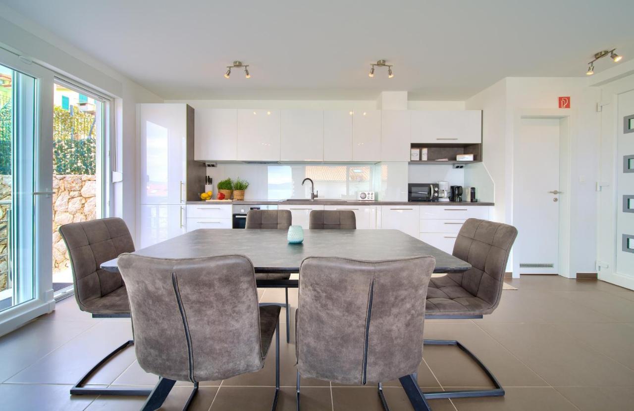 Villa Solis Lacus Modern Apartment - Private Heated Pool - Smart Tv Sky X - Free Parking Njivice Dış mekan fotoğraf