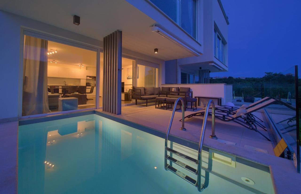 Villa Solis Lacus Modern Apartment - Private Heated Pool - Smart Tv Sky X - Free Parking Njivice Dış mekan fotoğraf